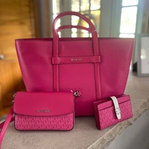 Michael Kors 2 in 1 tote and wallet